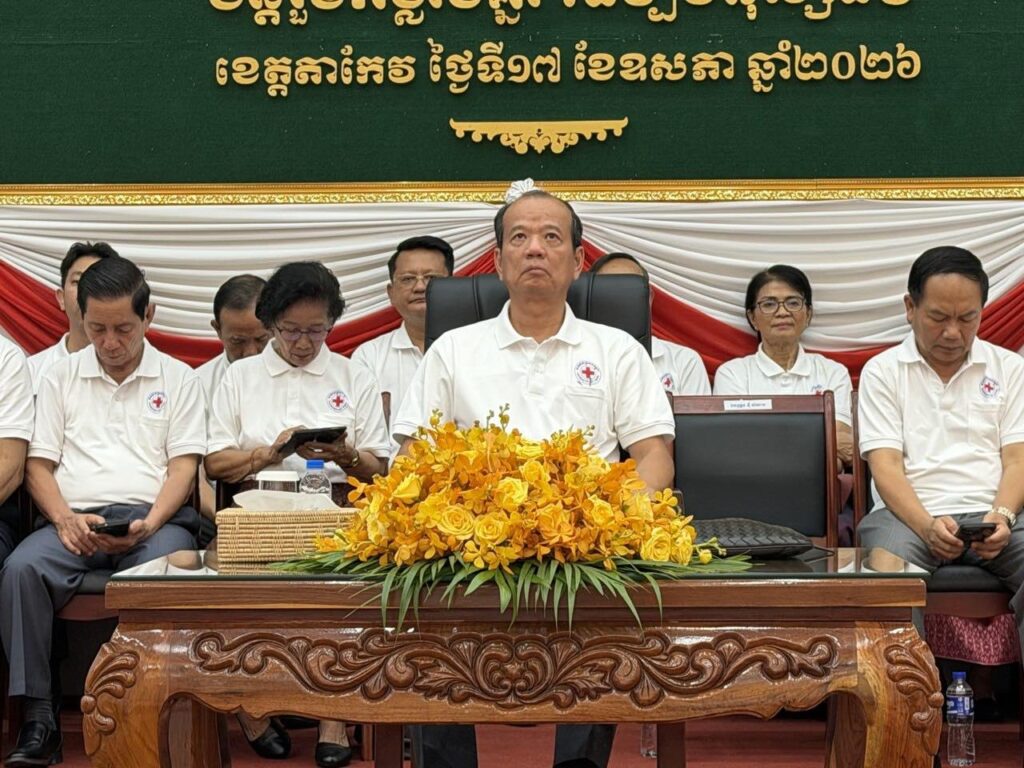 នាថ្ងៃអាទិត្យ ទី១៧ ខែឧសភា ឆ្នាំ២០២៦ ឯកឧត្ដម សឿង ម៉ូរ៉ារិទ្ធ អគ្គនាយកនៃទូរគមនាគមន៍កម្ពុជា និងក្រុមការងារ បានចូលរួម និងឧបត្ថម្ភថវិកាចំនួន ៤,០០០,០០០រៀល ក្នុងកម្មវិធីអបអរសាទរខួបលើកទី១៦៣ ទិវាពិភពលោកកាកបាទក្រហម និងអឌ្ឍចន្ទក្រហម ៨ ឧសភា ២០២៦ ក្រោមមូលបទ “បន្តរួមកម្លាំងគ្នា ដើម្បីមនុស្សធម៌” ក្រោមអធិបតីភាពដ៏ខ្ពង់ខ្ពស់របស់ឯកឧត្ដម ជា វ៉ាន់ដេត រដ្ឋមន្រ្តីក្រសួងប្រៃសណីយ៍ និងទូរគមនាគមន៍ និងជាប្រធានកិត្តិយសសាខាកាកបាទក្រហមកម្ពុជា ខេត្តតាកែវ។